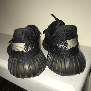 Real YEEZY boost sneakers size 6.5